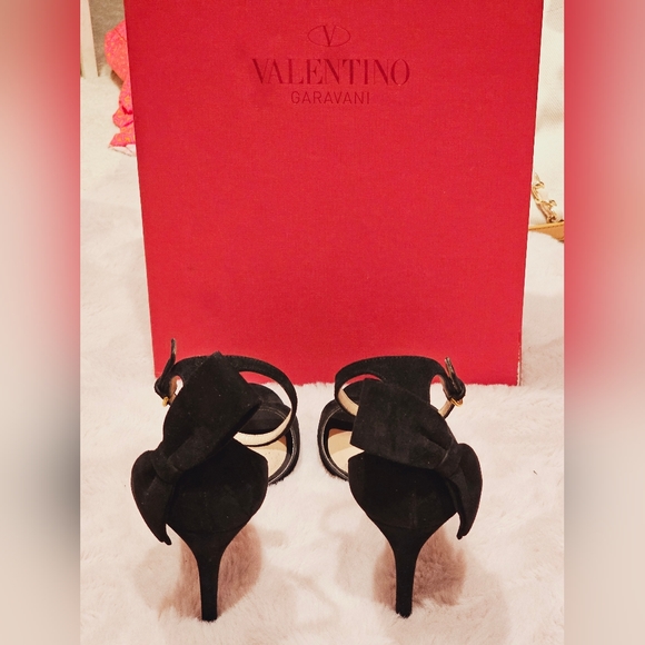 Suede Valentino heels with signature bow - Picture 2 of 7